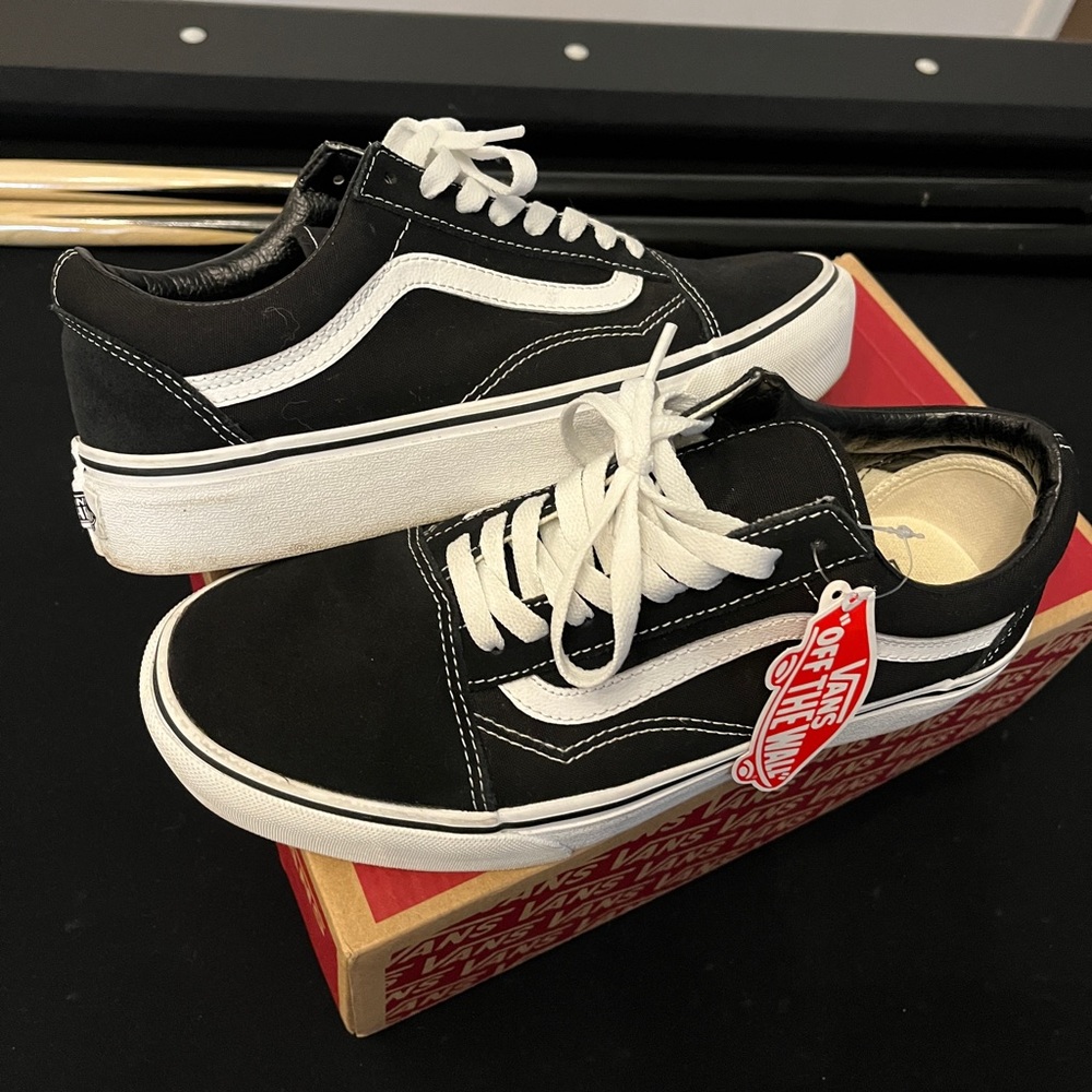 Vans Platforms Size 8 men’s / 9.5 women’s